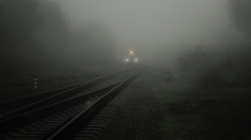 pixabay .com/photos/fog-train-lights-seem-rails-soft- 1984057/