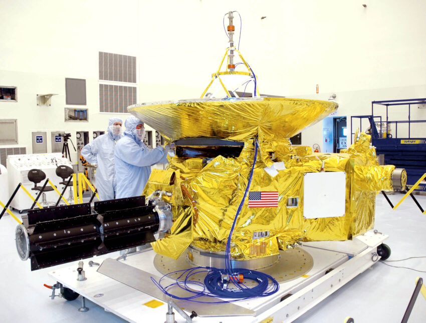 In the clean room at KSC’s Payload Hazardous Servicing Facility, technicians prepare the New Horizons spacecraft for a media event. Photographers and reporters will be able to photograph the New Horizons spacecraft and talk with project management and test team members from NASA and the Johns Hopkins University Applied Physics Laboratory. The RTG seen in this picture is not the real flying unit and is only a mockup. The real RTG was installed shortly before launch.
