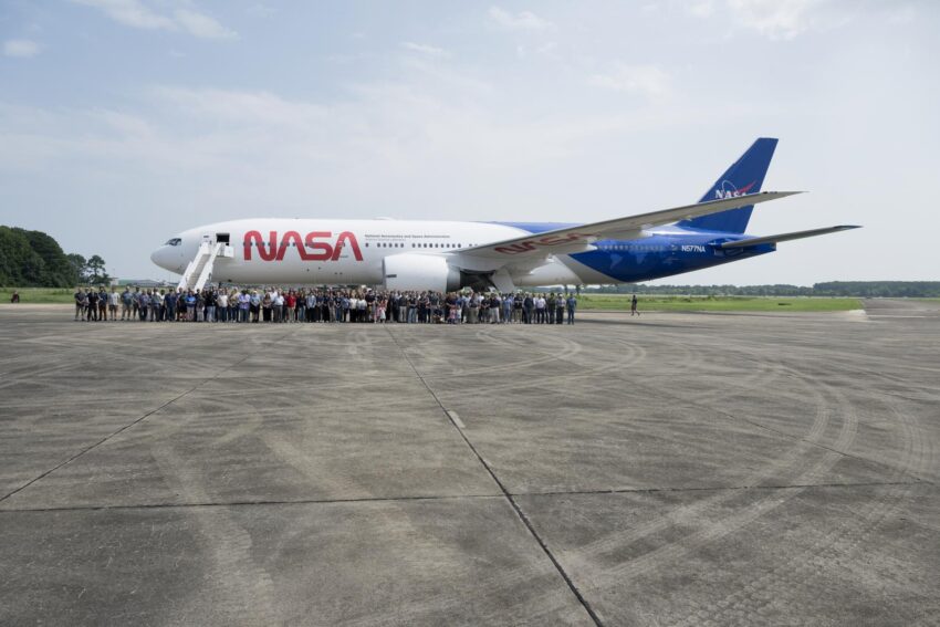 NASA B777-200ER (N577NA) arrived at Langley Research Center’s Hangar with new paint livery Aug 12. It was flown by NASA pilot Taylor Thorson, as this marks his final flight. Photo Credit NASA/ Mark Knopp