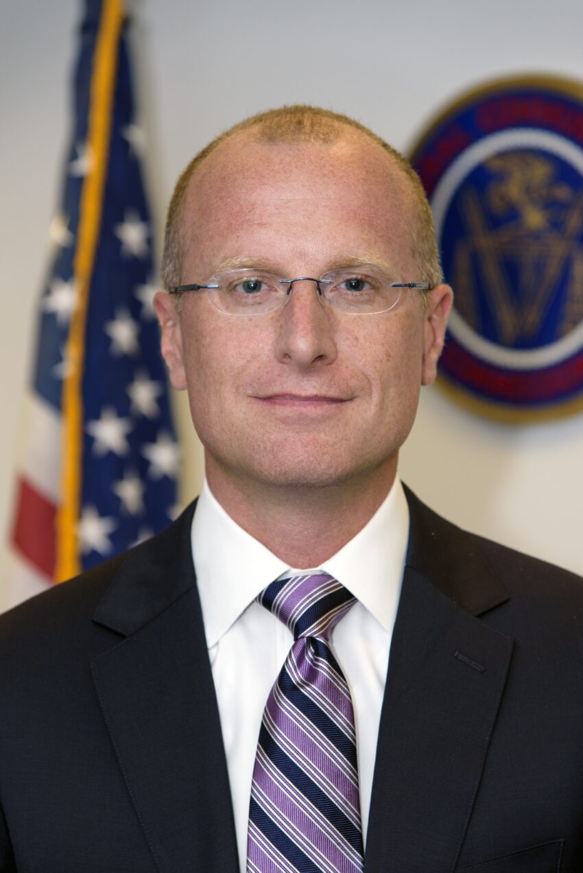 Brendan Carr official portrait