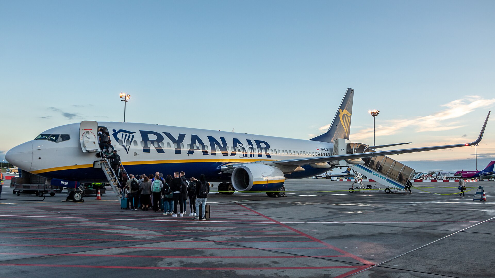 DAV 2795-Ryanair flight bound for Tel Aviv.jpg