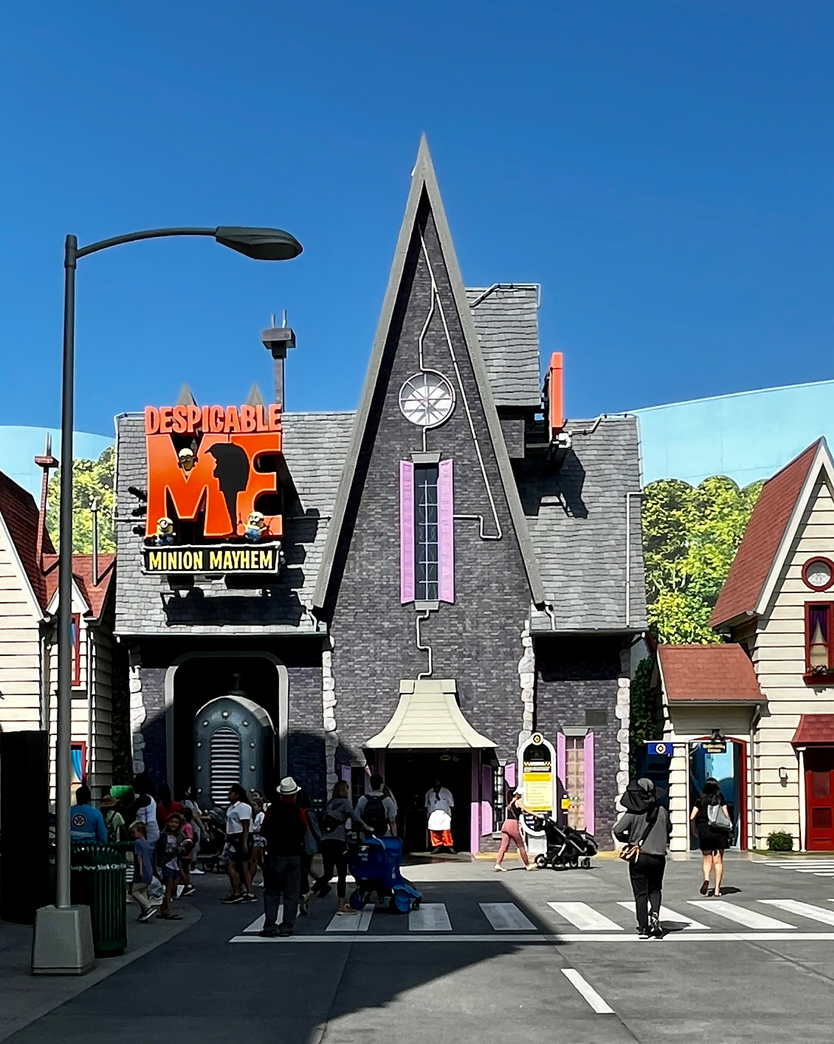 Despicable Me - Minion Mayhem Building.jpg