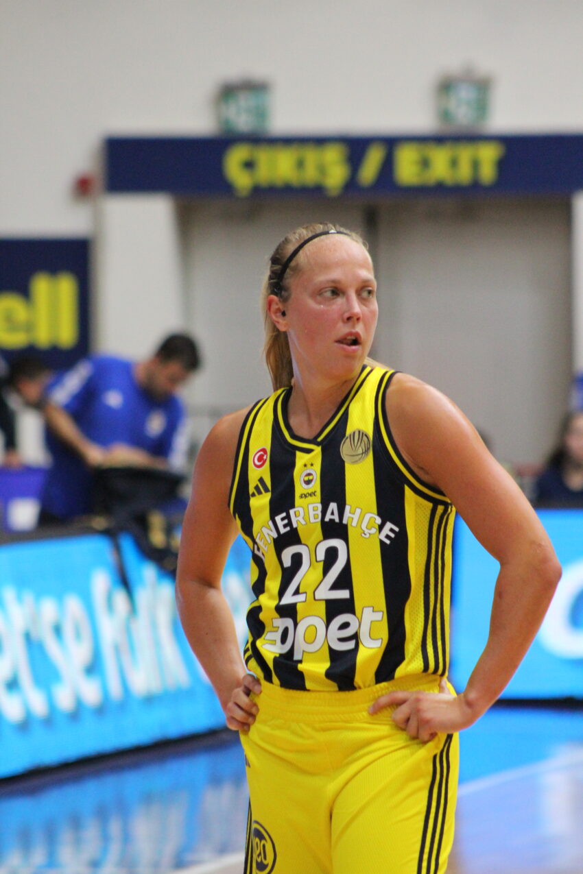 Julie Allemand playing basketball for the Toronto Tempo before her departure to represent Belgium at the FIBA World Cup