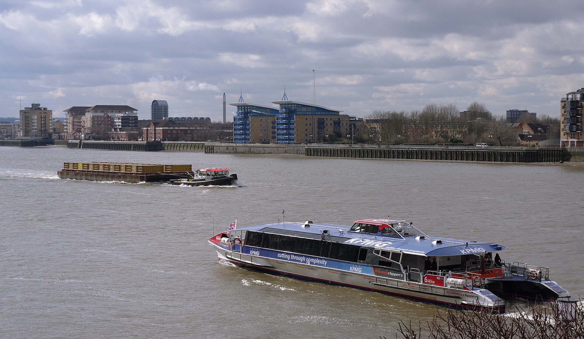 London MMB P6 River Thames.jpg