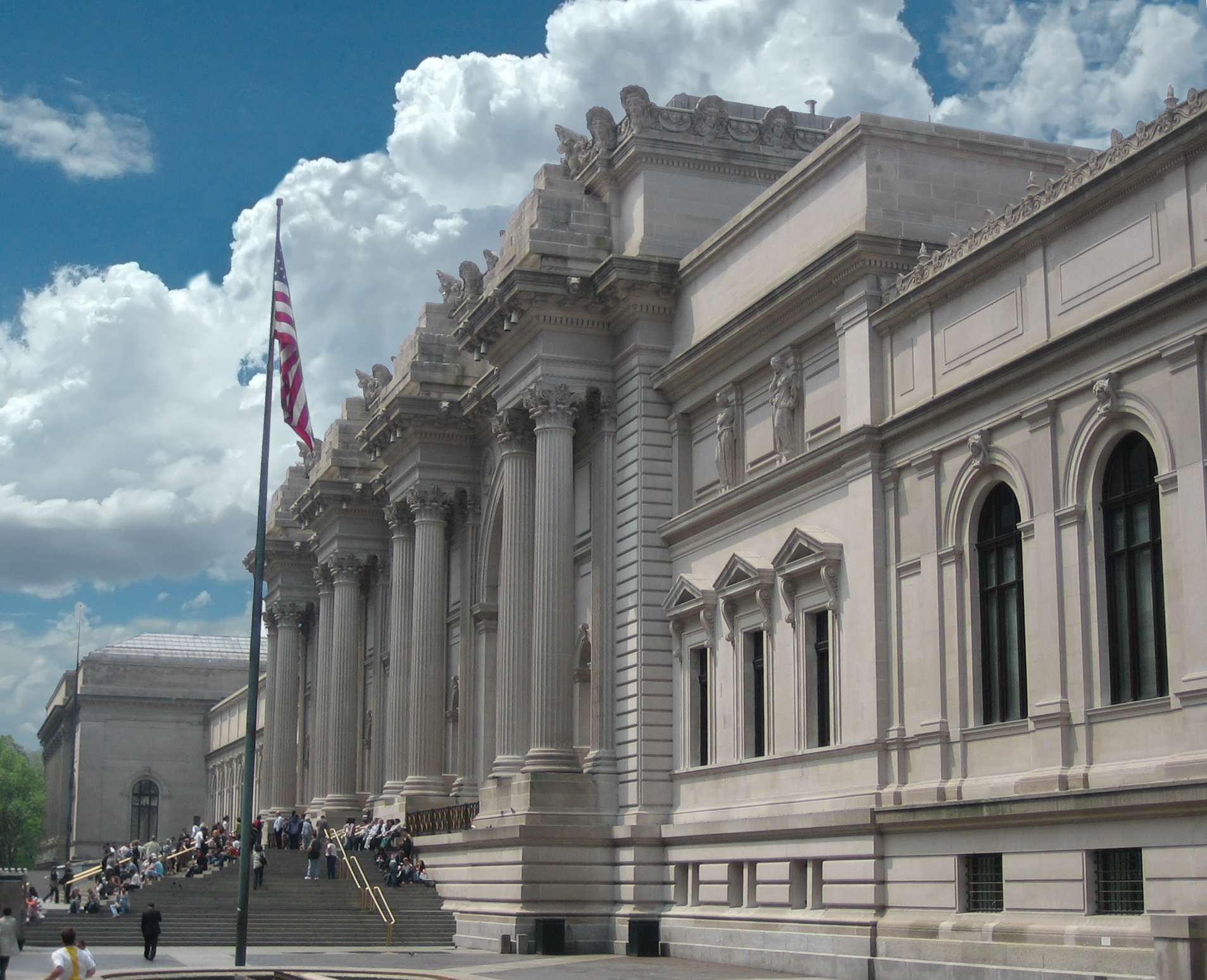 Metropolitan Museum of Art, New York City NY, entrance.jpg