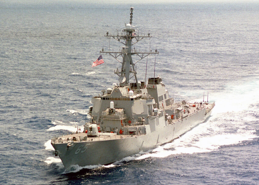Port bow view of the USS Benfold (DDG 65) underway in the South Pacific Ocean.