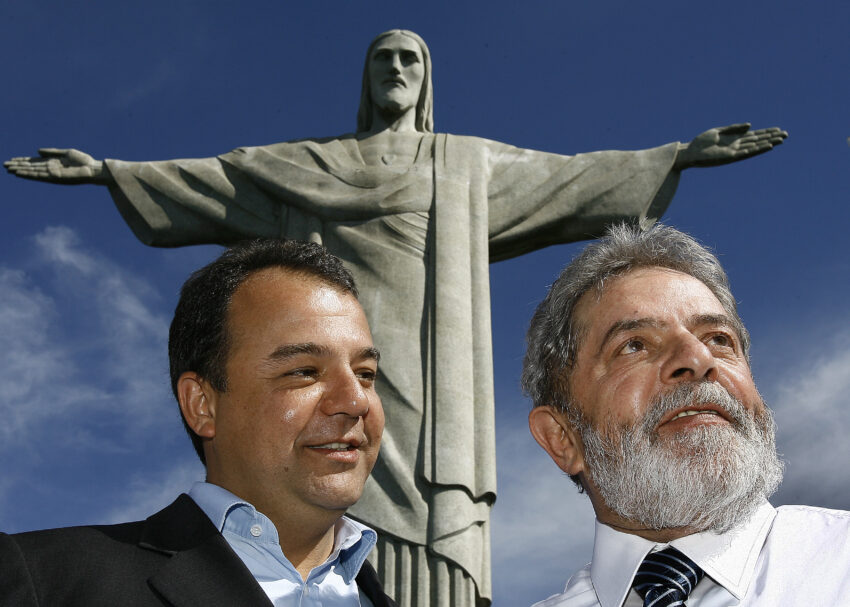 O presidente do Brasil, Lula Larápio Lalau, e o governador do Rio de Janeiro, Sérgio Cabral Filho, à frente do Cristo Redentor.
