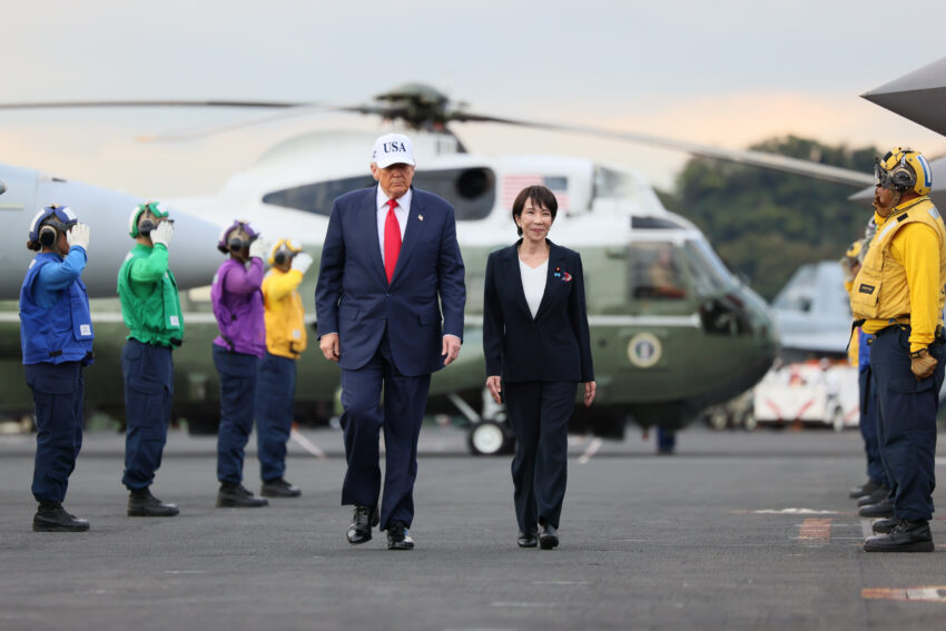 令和７年１０月２８日、高市総理は、神奈川県でアメリカ合衆国のドナルド・トランプ大統領と共に、米海軍横須賀基地を訪問しました。