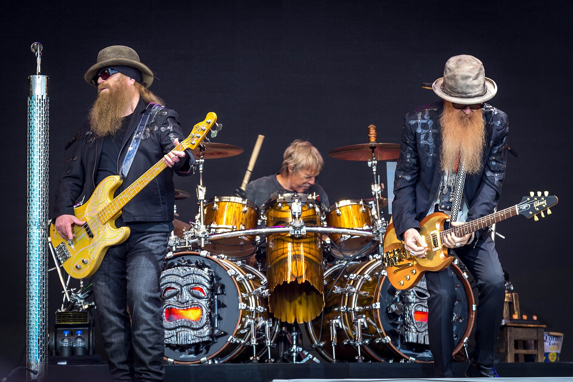 ZZ Top on the Pyramid Stage at Glastonbury 2016 IMG 8527 (27374417884).jpg