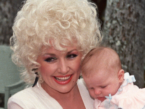 Dolly Parton at the Kahala Hilton Hotel, Honolulu, Hawaii