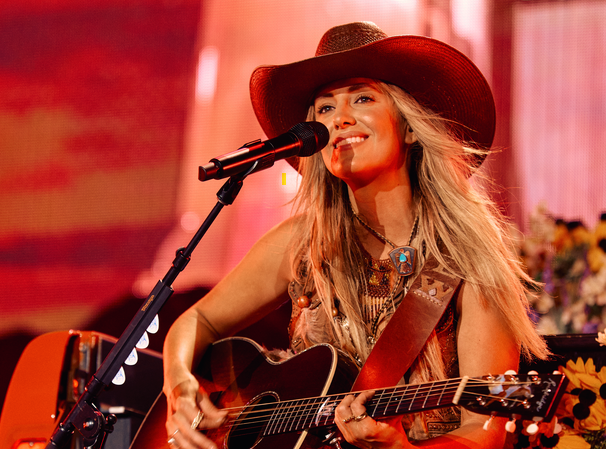 Lainey Wilson performing live in Nashville, 2024