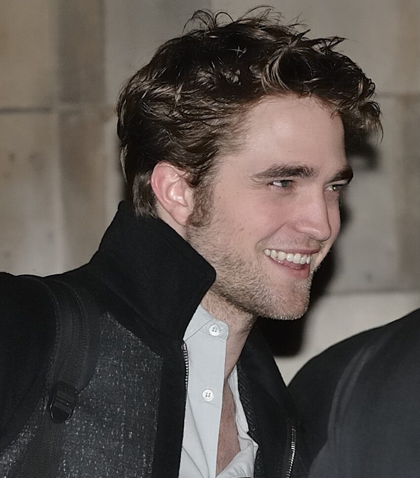 Actor Robert Pattinson after the Twilight Saga Film New Moon (Twilight Chapitre 2 Tentation) Photocall at the Crillon Hotel in Paris, France on November 10, 2009.