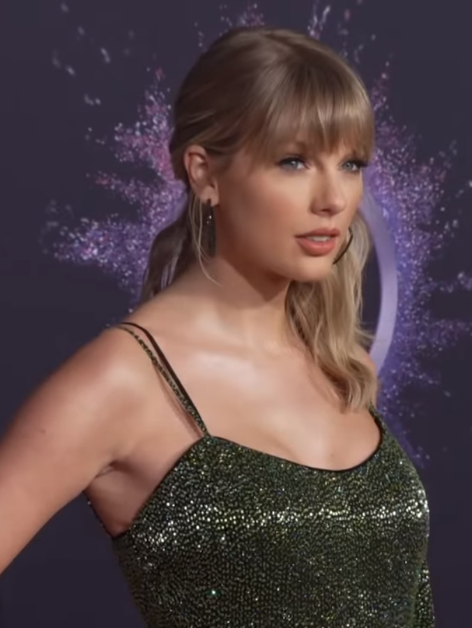 Taylor Swift at the 2019 American Music Awards red carpet