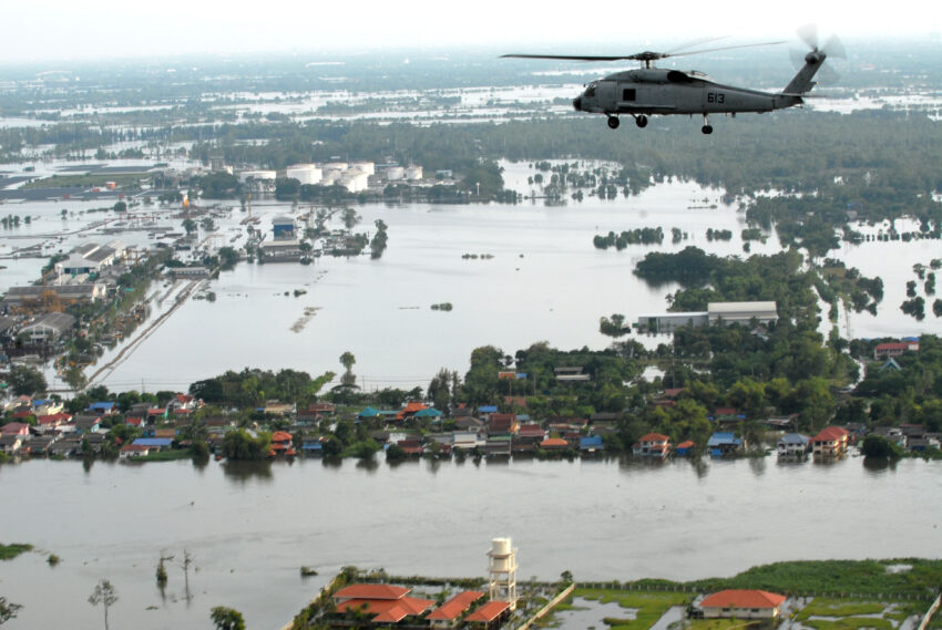 BANGKOK (Oct. 22, 2011) An SH-60F Sea Hawk helicopter assigned to Helicopter Anti-Submarine Squadron (HS) 14, flies around the Bangkok area with members of the humanitarian assessment survey team and the Royal Thai Armed Forces to assess the damage caused by flooding. (U.S. Navy photo by Mass Communication Specialist 1st Class Jennifer A. Villalovos/Released)